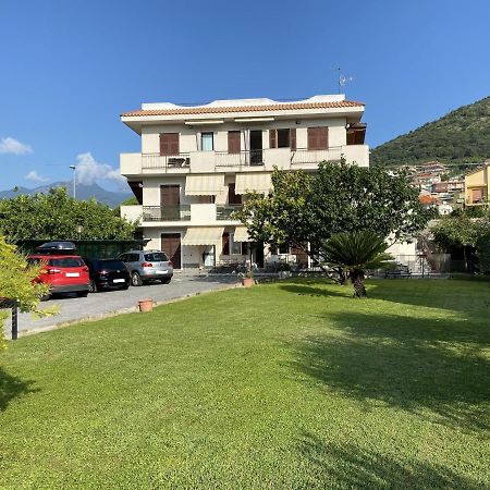 I Fiori Di Pietra Aparthotel Pietra Ligure Bagian luar foto