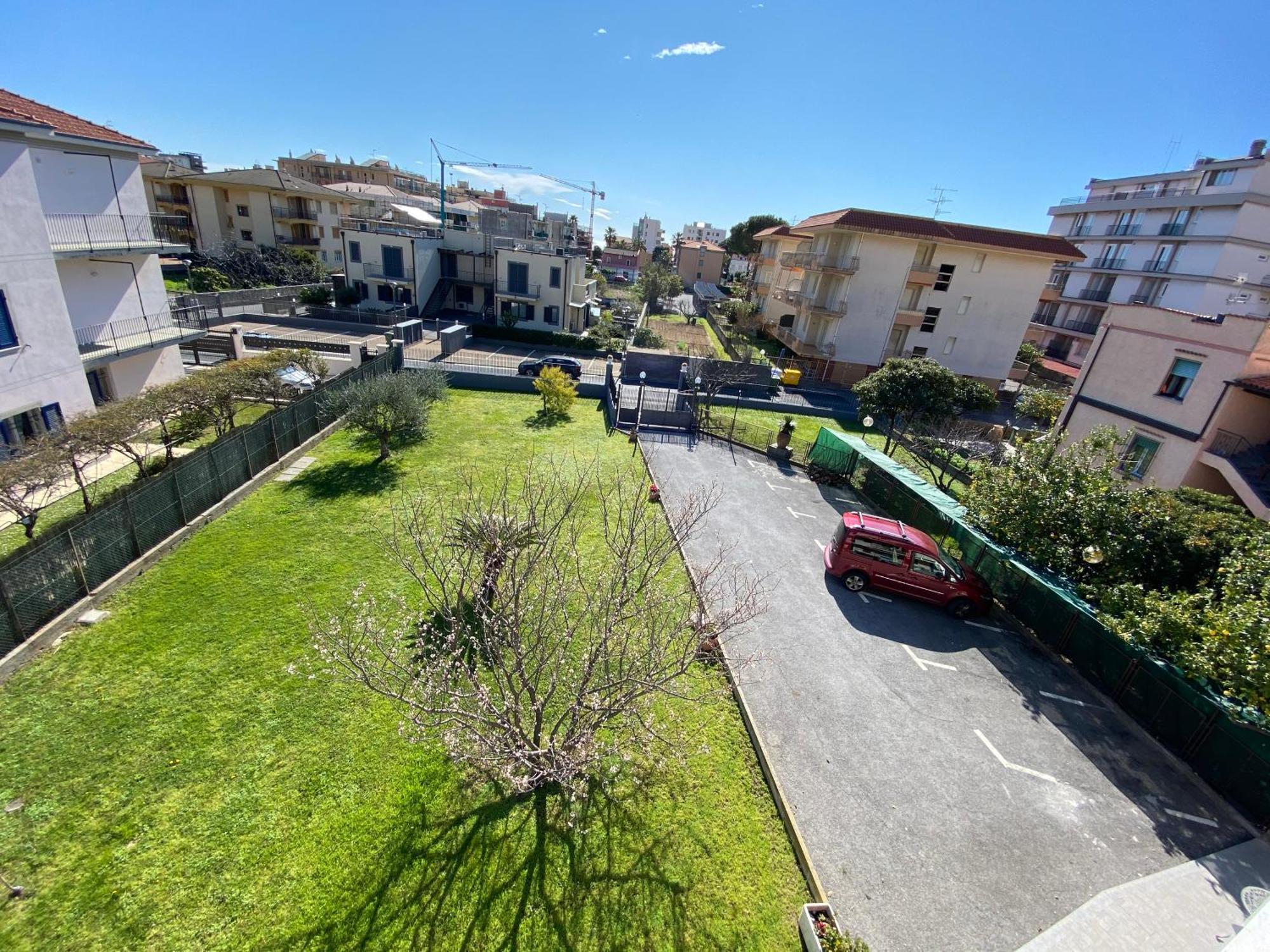 I Fiori Di Pietra Aparthotel Pietra Ligure Bagian luar foto