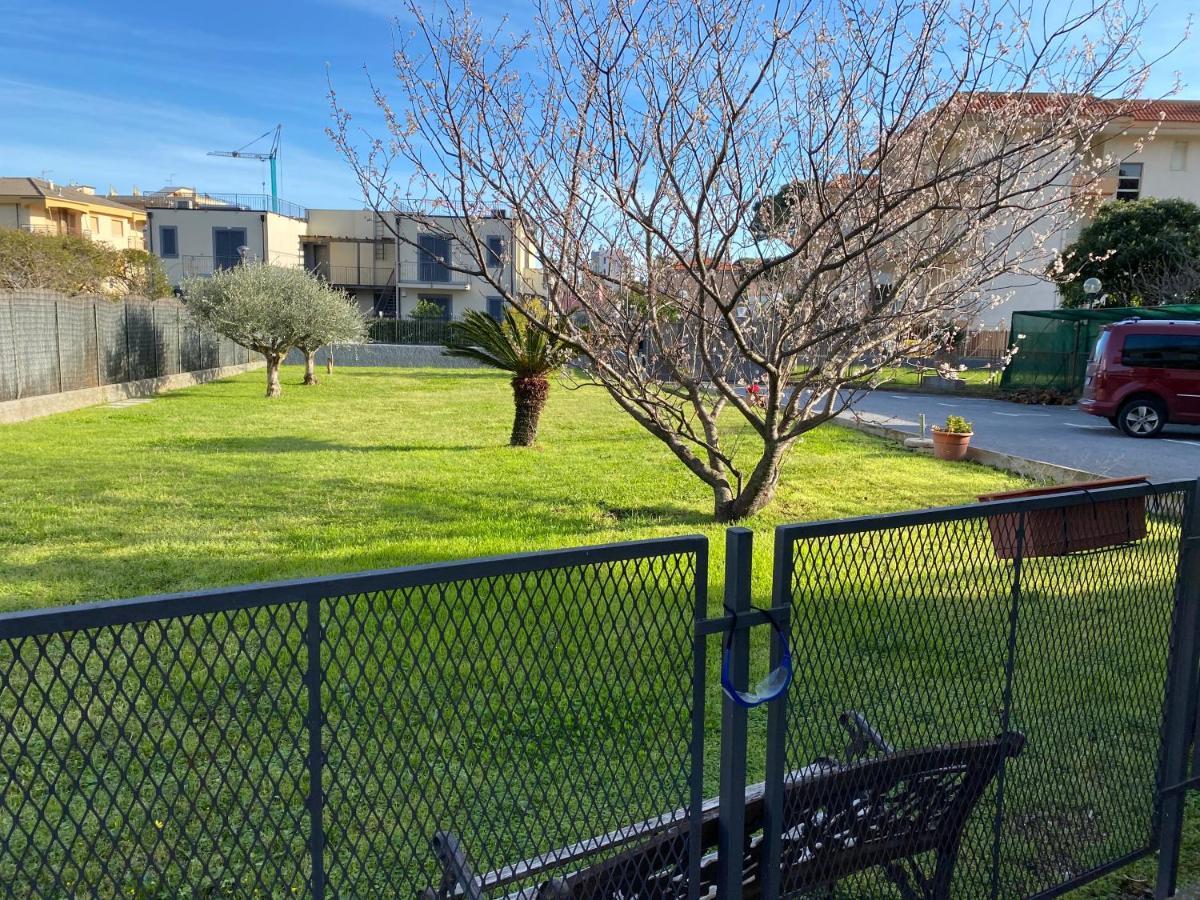 I Fiori Di Pietra Aparthotel Pietra Ligure Bagian luar foto