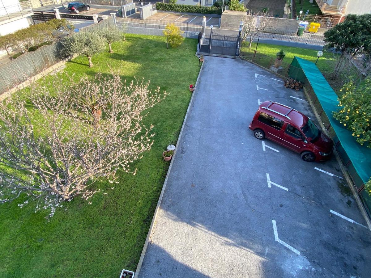 I Fiori Di Pietra Aparthotel Pietra Ligure Bagian luar foto