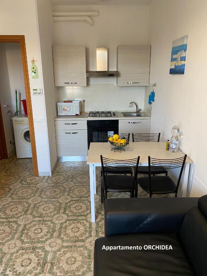 I Fiori Di Pietra Aparthotel Pietra Ligure Bagian luar foto