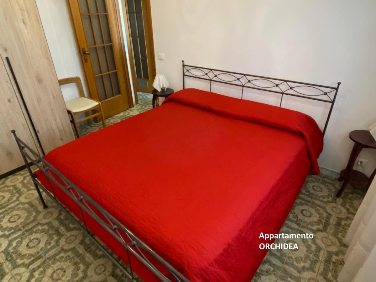 I Fiori Di Pietra Aparthotel Pietra Ligure Bagian luar foto
