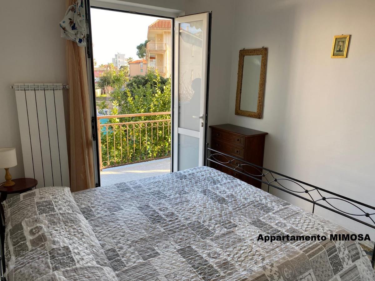 I Fiori Di Pietra Aparthotel Pietra Ligure Bagian luar foto