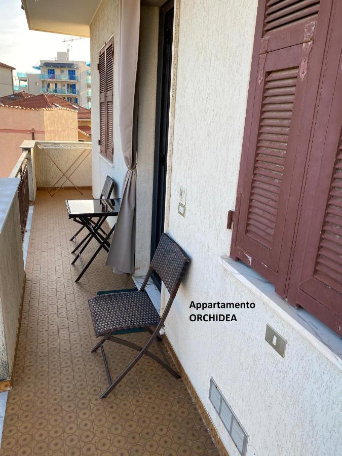 I Fiori Di Pietra Aparthotel Pietra Ligure Bagian luar foto