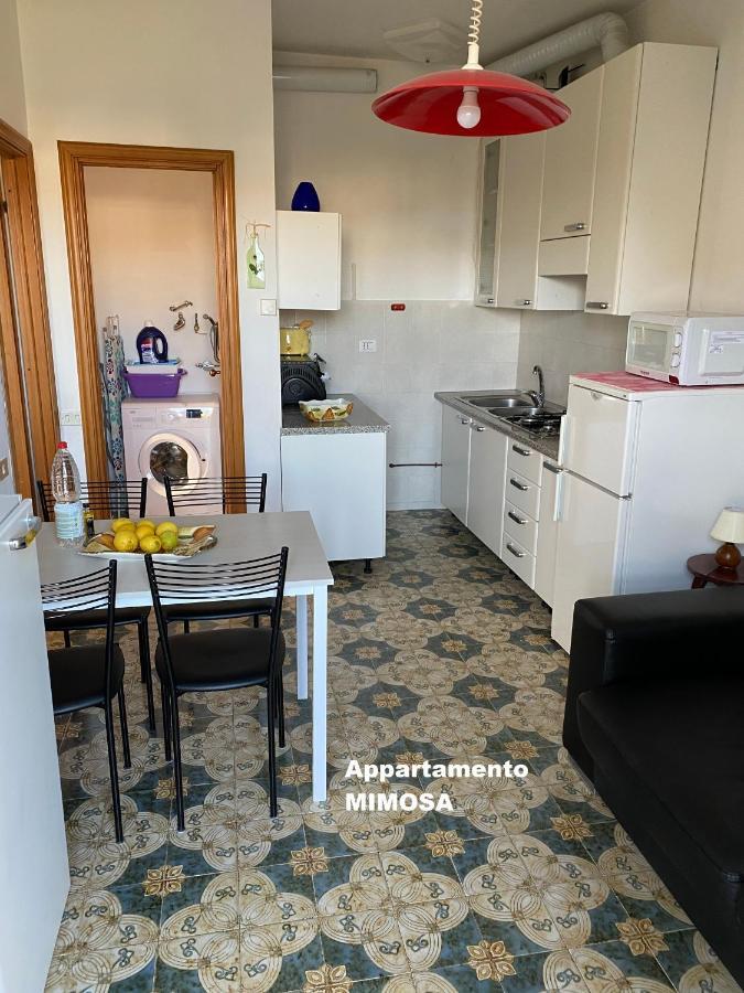 I Fiori Di Pietra Aparthotel Pietra Ligure Bagian luar foto