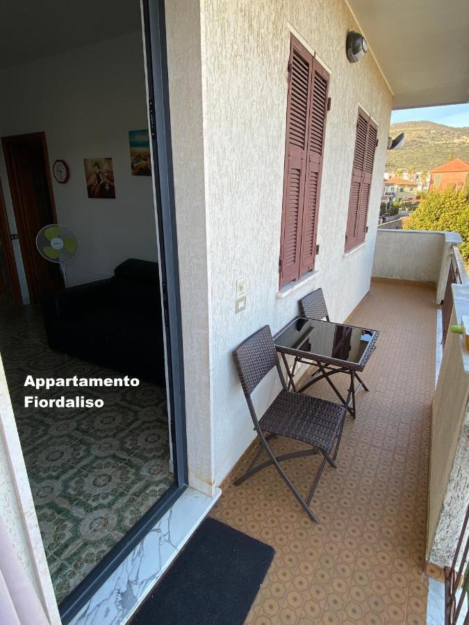 I Fiori Di Pietra Aparthotel Pietra Ligure Bagian luar foto
