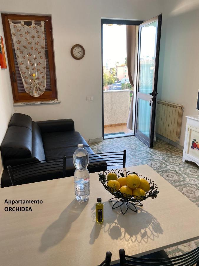 I Fiori Di Pietra Aparthotel Pietra Ligure Bagian luar foto
